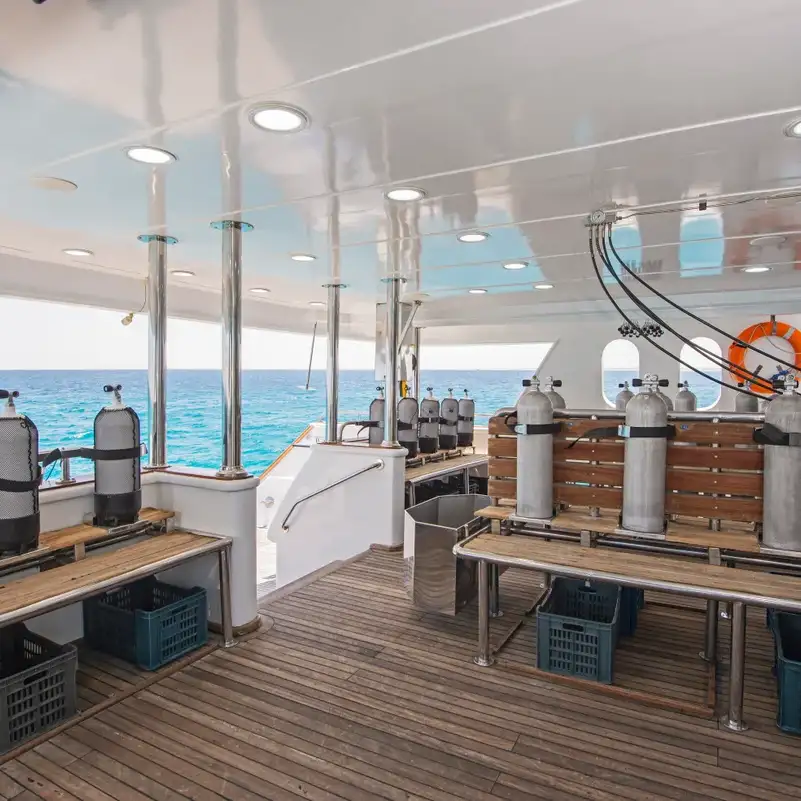 Spacious dive deck aboard the M/V Blue Horizon liveaboard